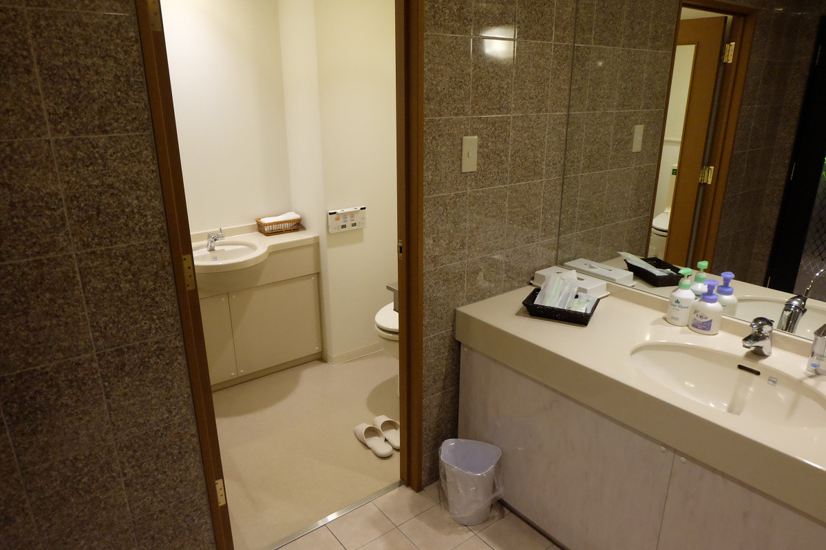 トイレと洗面台