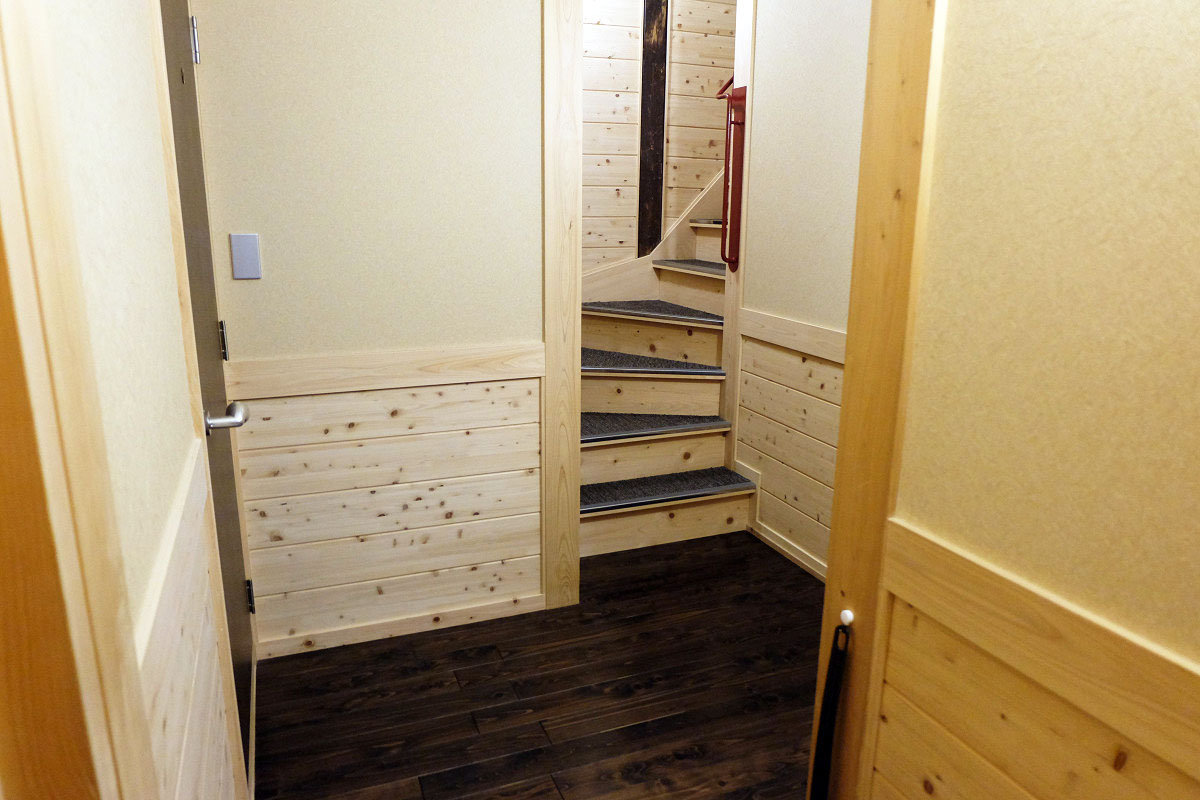 メゾネットの階段