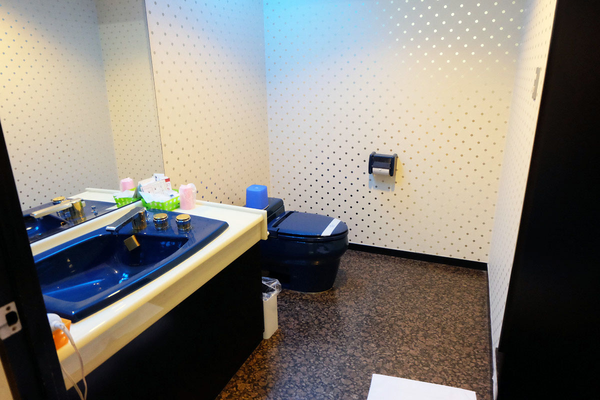 洗面台とトイレ