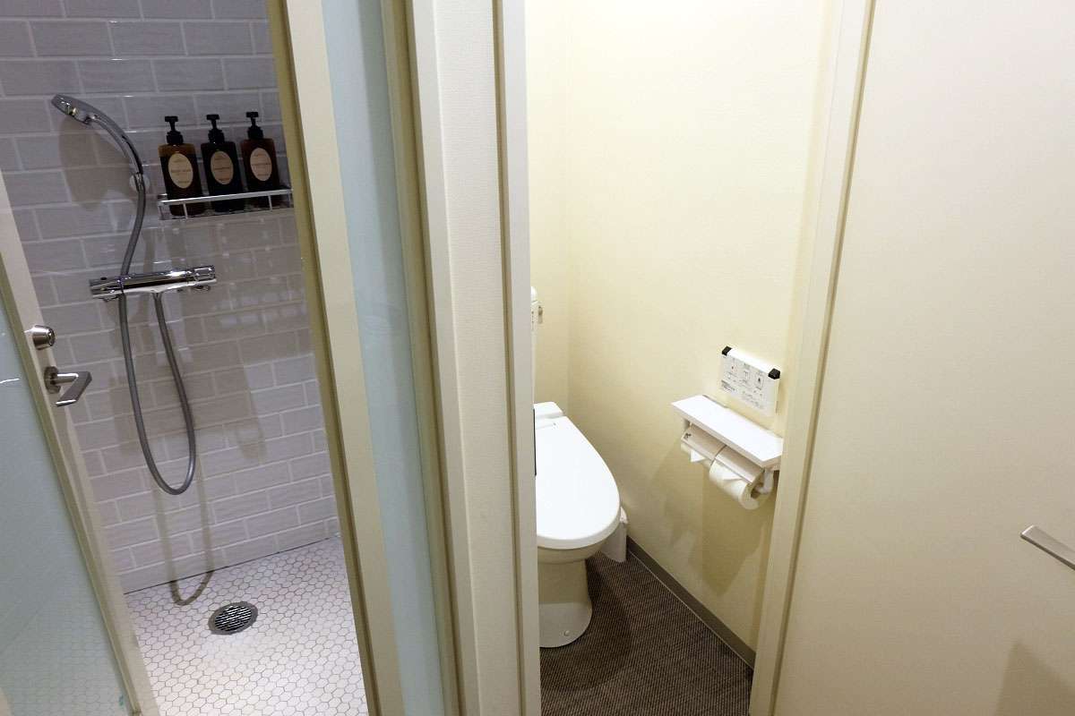 シャワー、トイレ