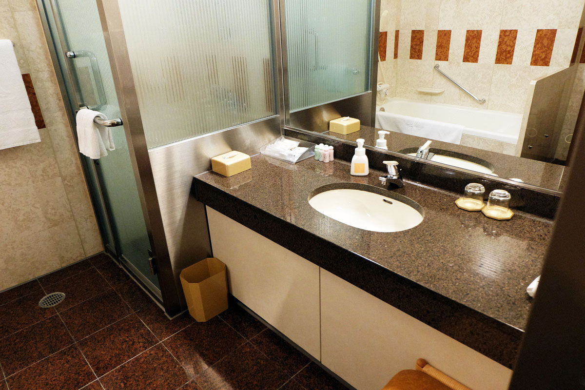 洗面台とシャワールーム