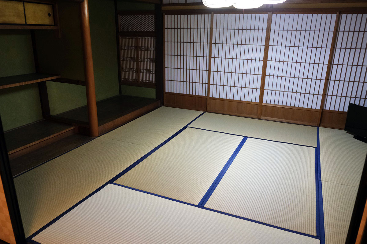 2階 窓側の部屋