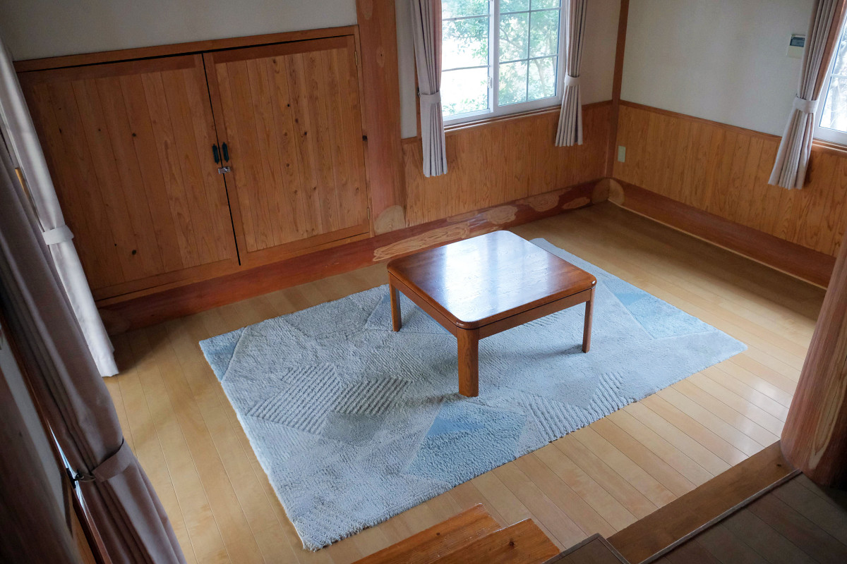 階段後ろのスペース