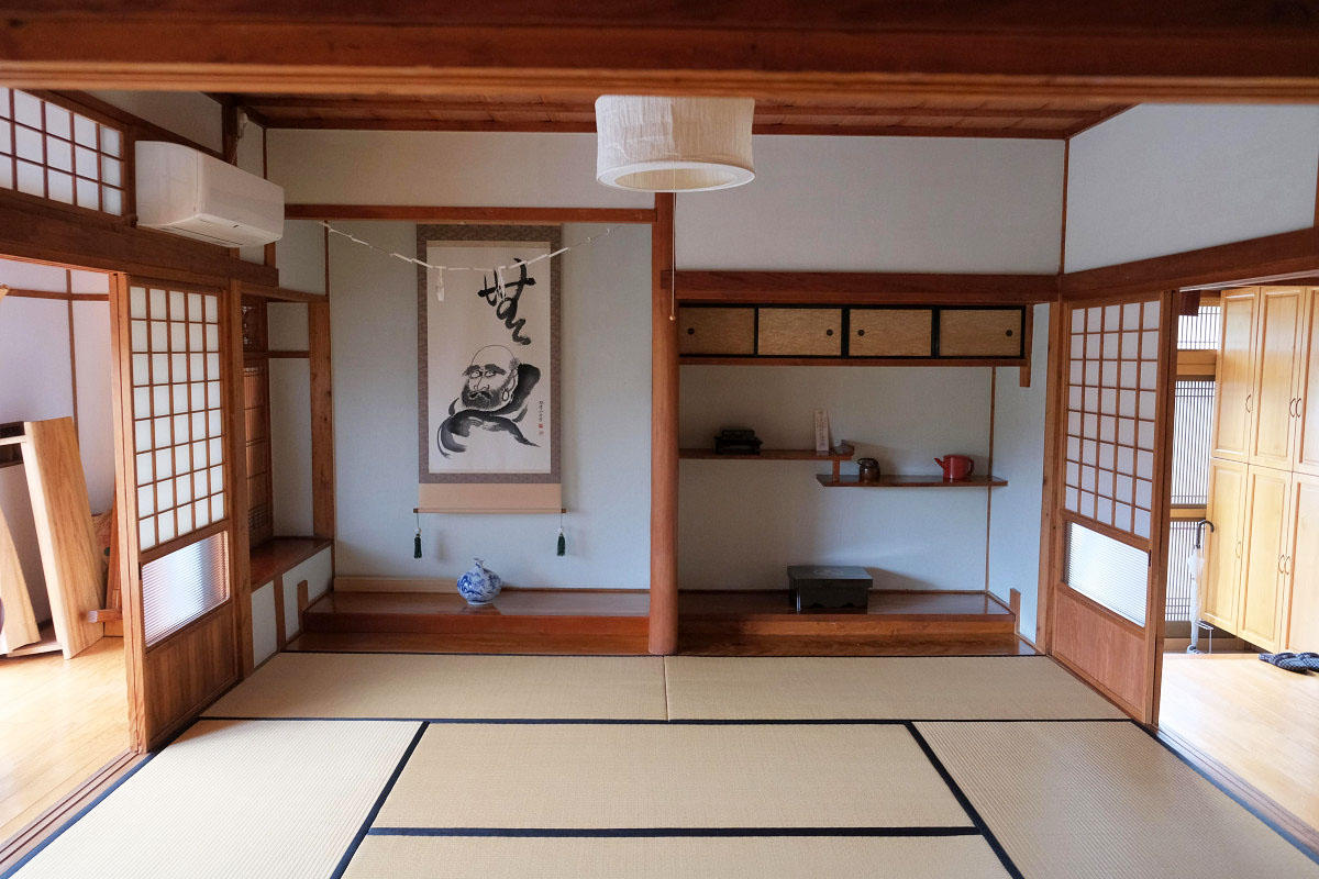 玄関側の部屋 入口側