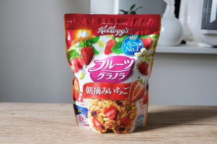 フルーツグラノラ 朝摘みいちご(正面)