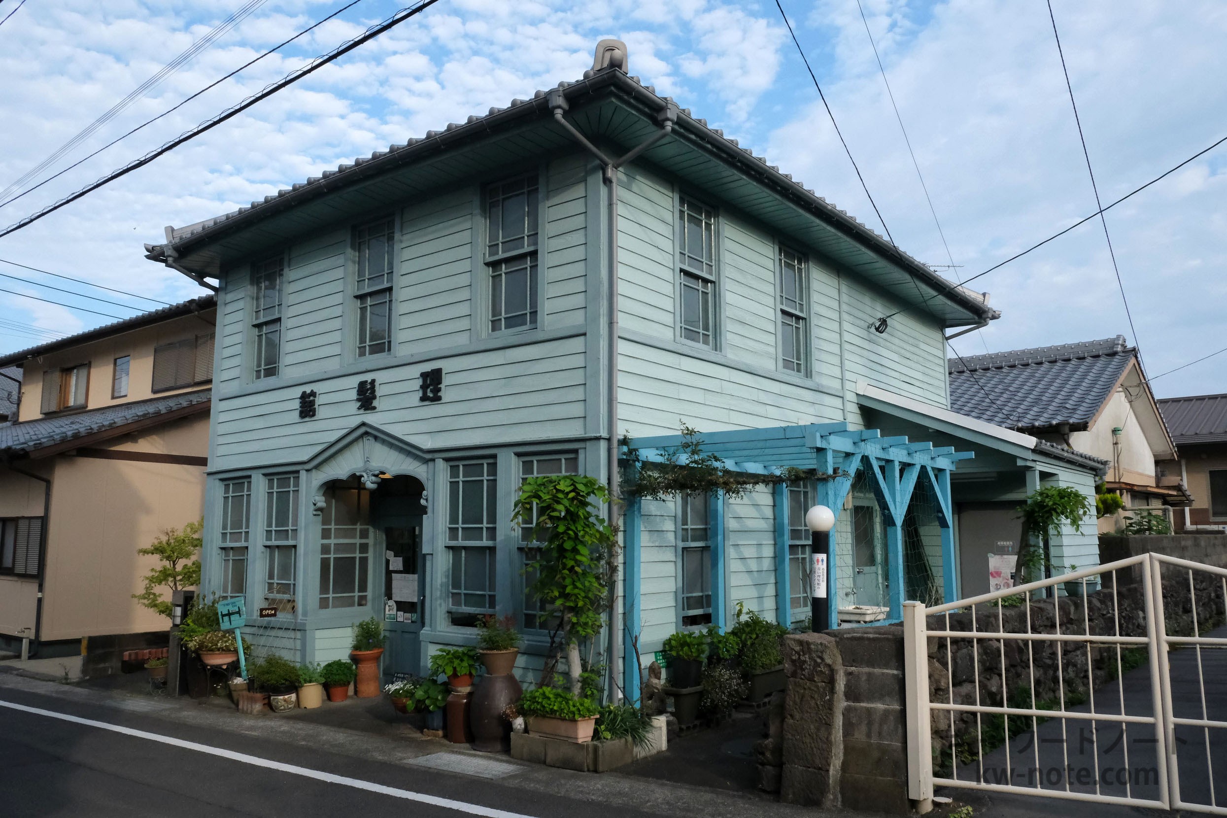 青い理髪館 工房モモ 外観