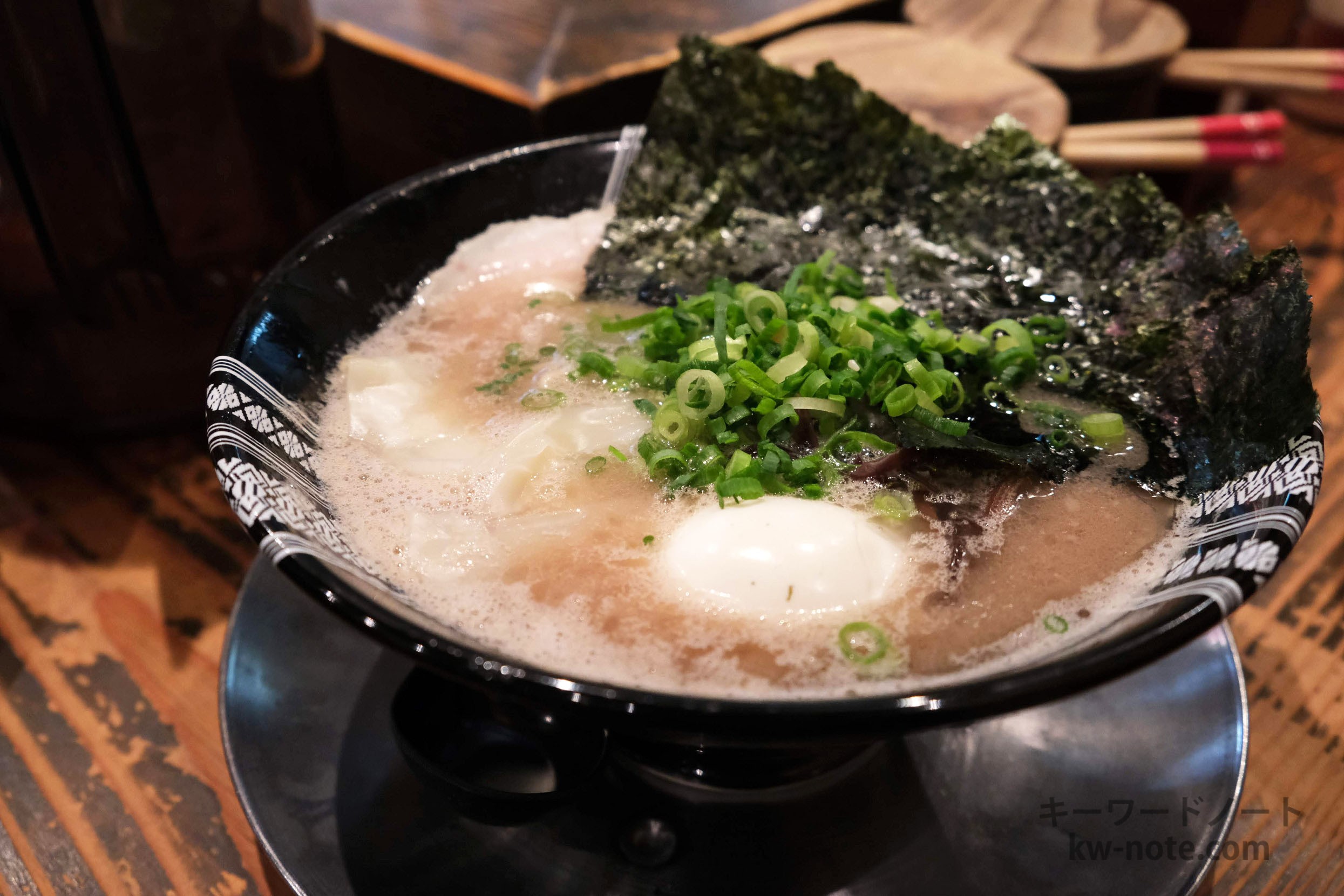 横から見た特製ラーメン