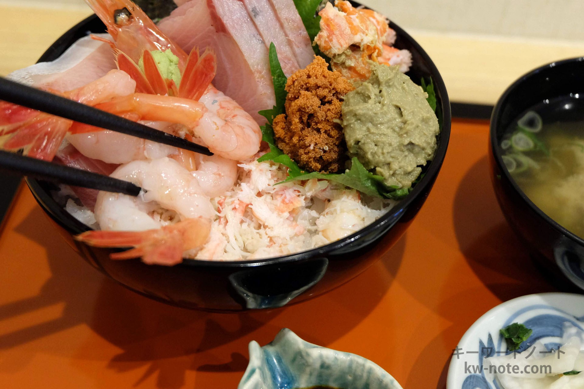 カニのほぐし身とご飯