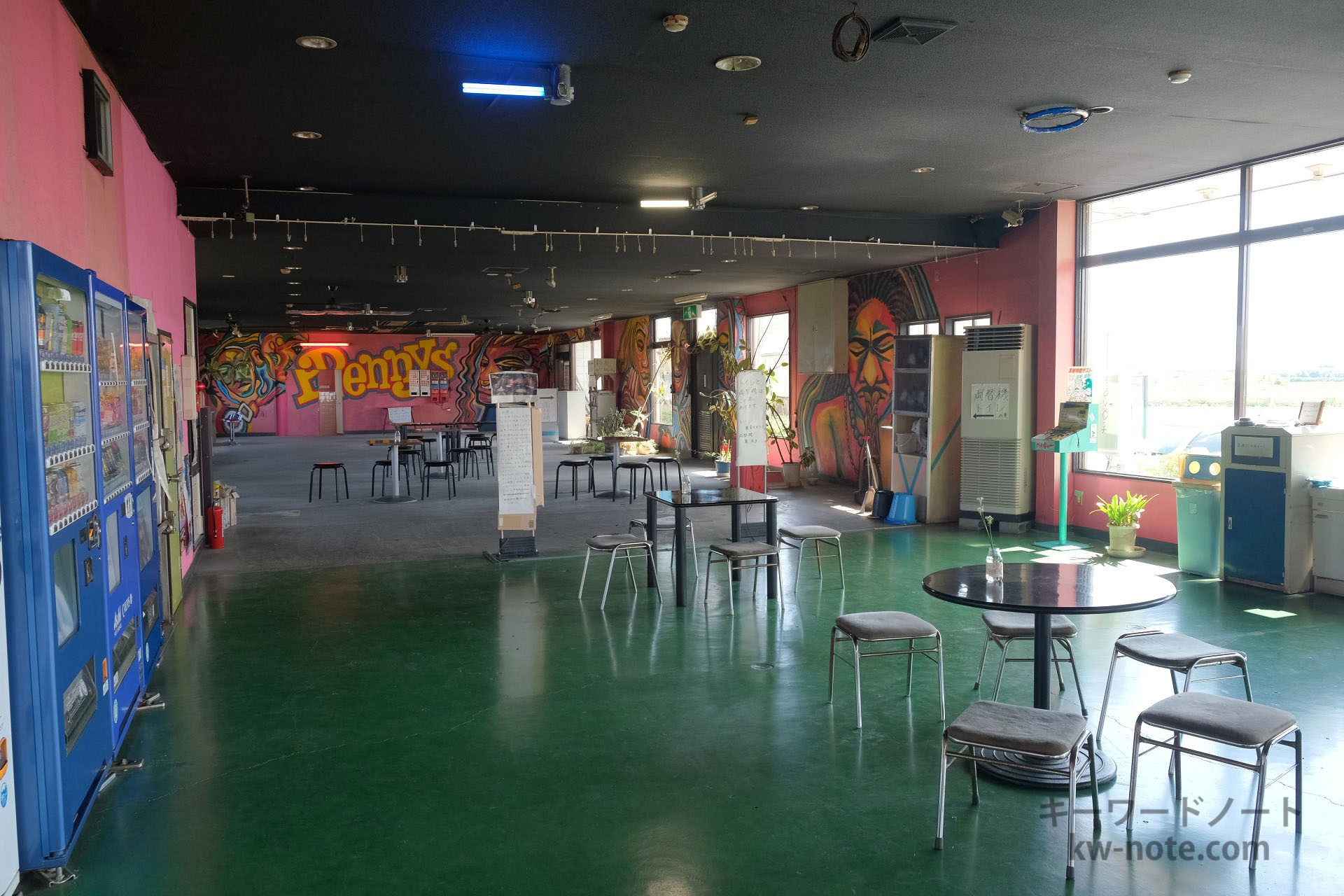 椅子とテーブル